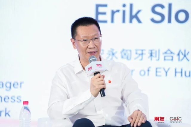 yonyou pics 12 Hunter Dong, Vice President & General Manager of Global Ecosystem and Business Developement, Yonyou Network
用友集团副总裁 全球生态合作本部总经理 董波